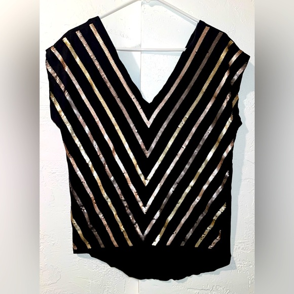 Victoria’s Secret Black and Gold Sequin Top - Picture 1 of 10